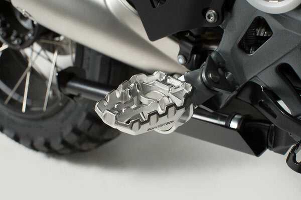 SW MOTECH, *FOOTREST SW MOTECH EVO . PIVOTABLE, TEETHED ELEMENTS OFFER 36 POSSIBLE SETTINGS.